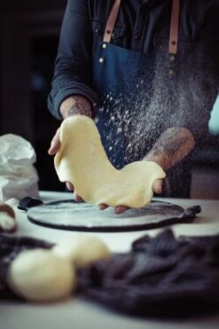 Emile Henry Smooth Pizza Stone - Charcoal -KitchenMaster 61Q6en3kplL. AC SL1125