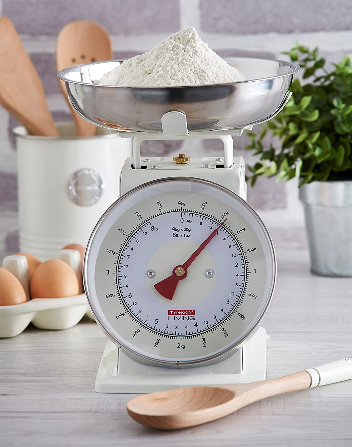 Typhoon Living Mechanical Kitchen Scale 4kg Cream 3 Typhoon Living Mechanical Kitchen Scale 4kg Cream - Image 3