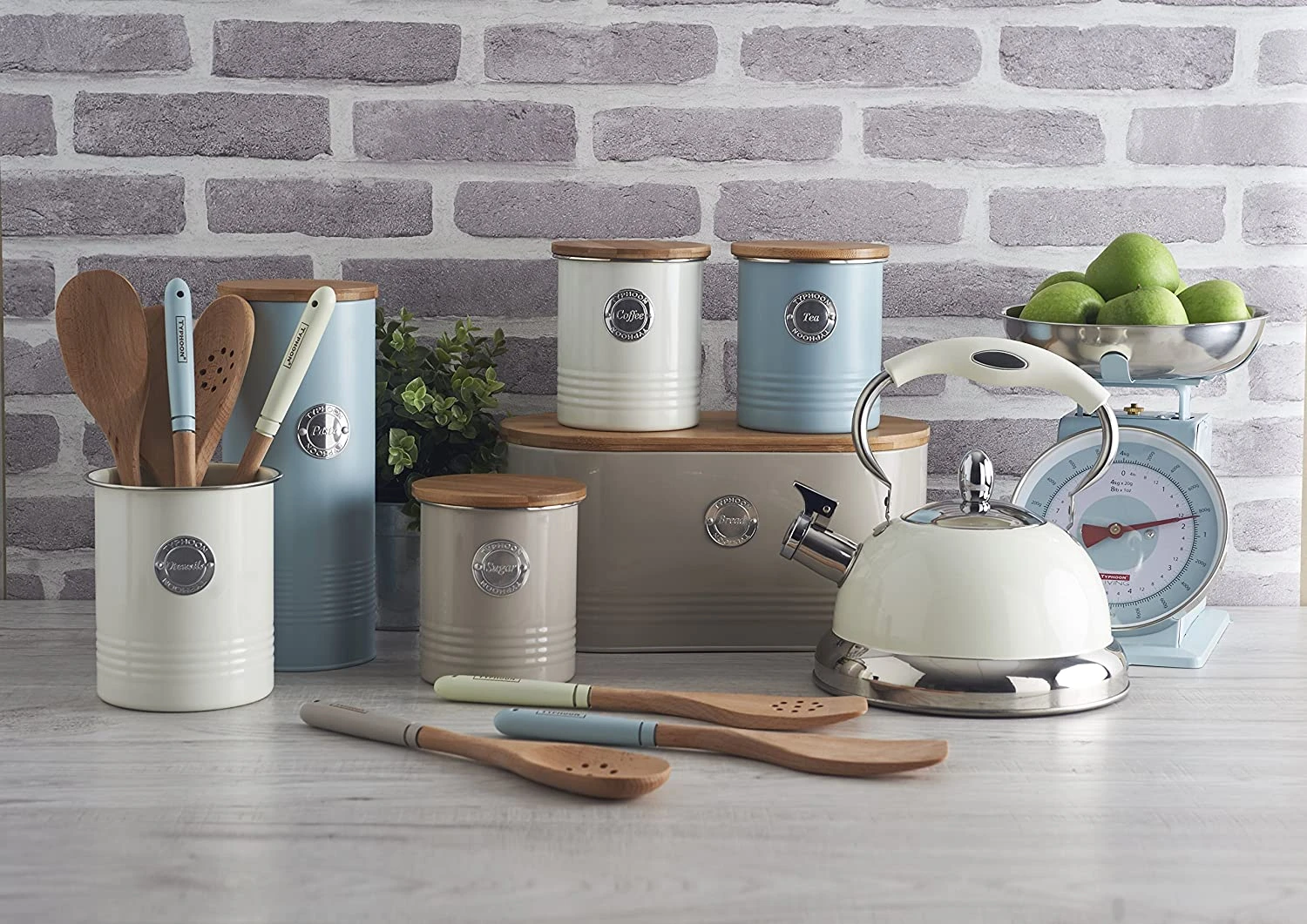 Typhoon Living Stovetop Kettle 2.5L Cream 2 Typhoon Living Stovetop Kettle 2.5L Cream - Image 2