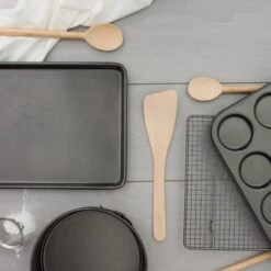 Non Stick Loose Base Round Cake Pan 10x7cm -KitchenMaster Bakemaster Lifestyle 1 2000px