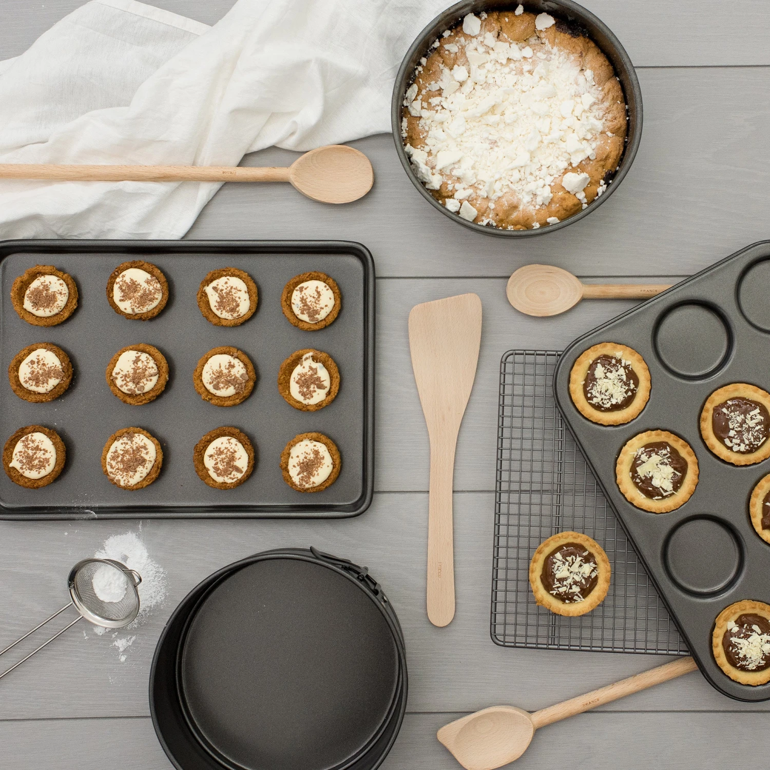 Non Stick Fluted Ring Cake Pan 27x18cm 4 Non Stick Fluted Ring Cake Pan 27x18cm - Image 4