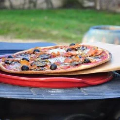 Emile Henry Large Ridged Pizza Stone 40cm -KitchenMaster EH347614 Emile Henry Large Ridged Pizza Stone 40cm Red 5