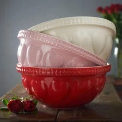 Mason Cash Hearts Mixing Bowl 29cm -KitchenMaster Mason Cash Hearts Mixing Bowl Cream Lifestyle 2 2000px