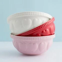 Mason Cash Hearts Mixing Bowl 29cm -KitchenMaster Mason Cash Hearts Mixing Bowl Cream Lifestyle 4 2000px