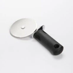 OXO Good Grips Pizza Wheel 10cm -KitchenMaster Oxo Good Grips Pizza Wheel 10cm 3 2000px